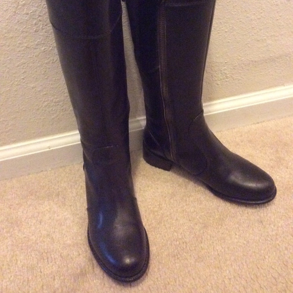 Gorgeous Taryn Rose leather boots